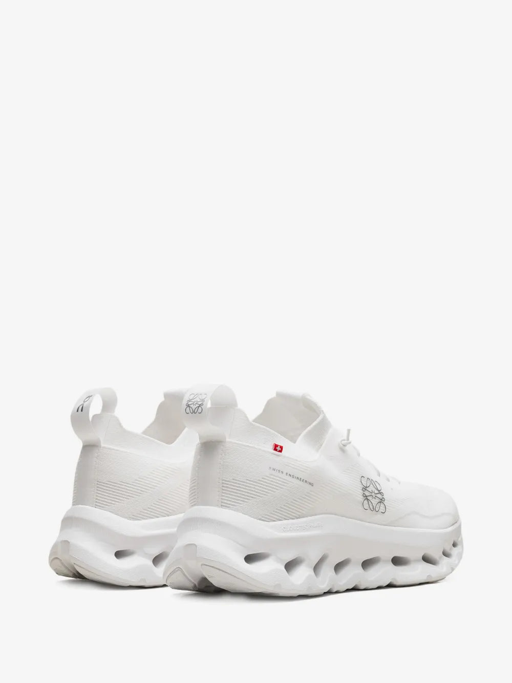 CLOUDTILT X LOEWE BLANCOS