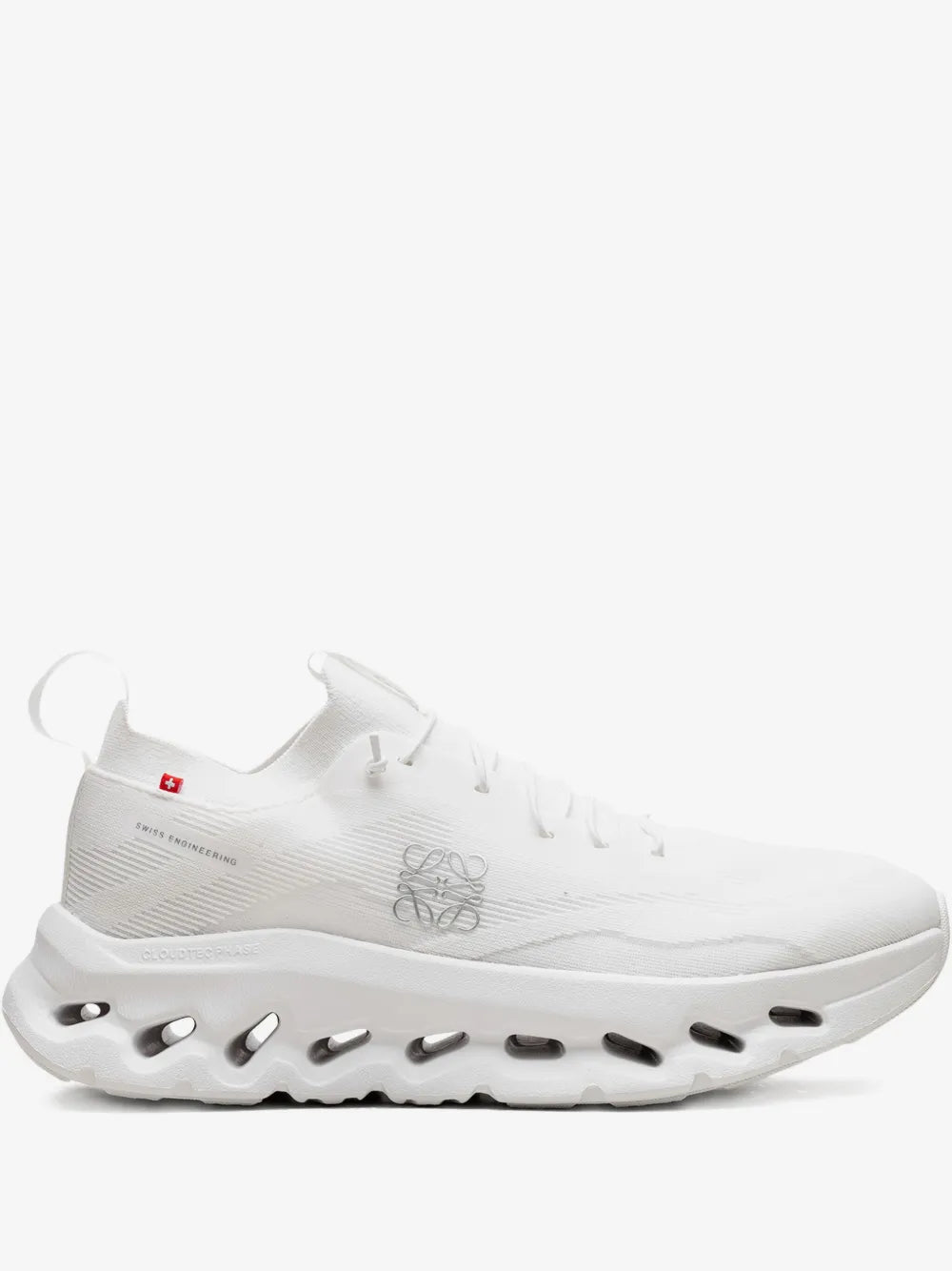 CLOUDTILT X LOEWE BLANCOS