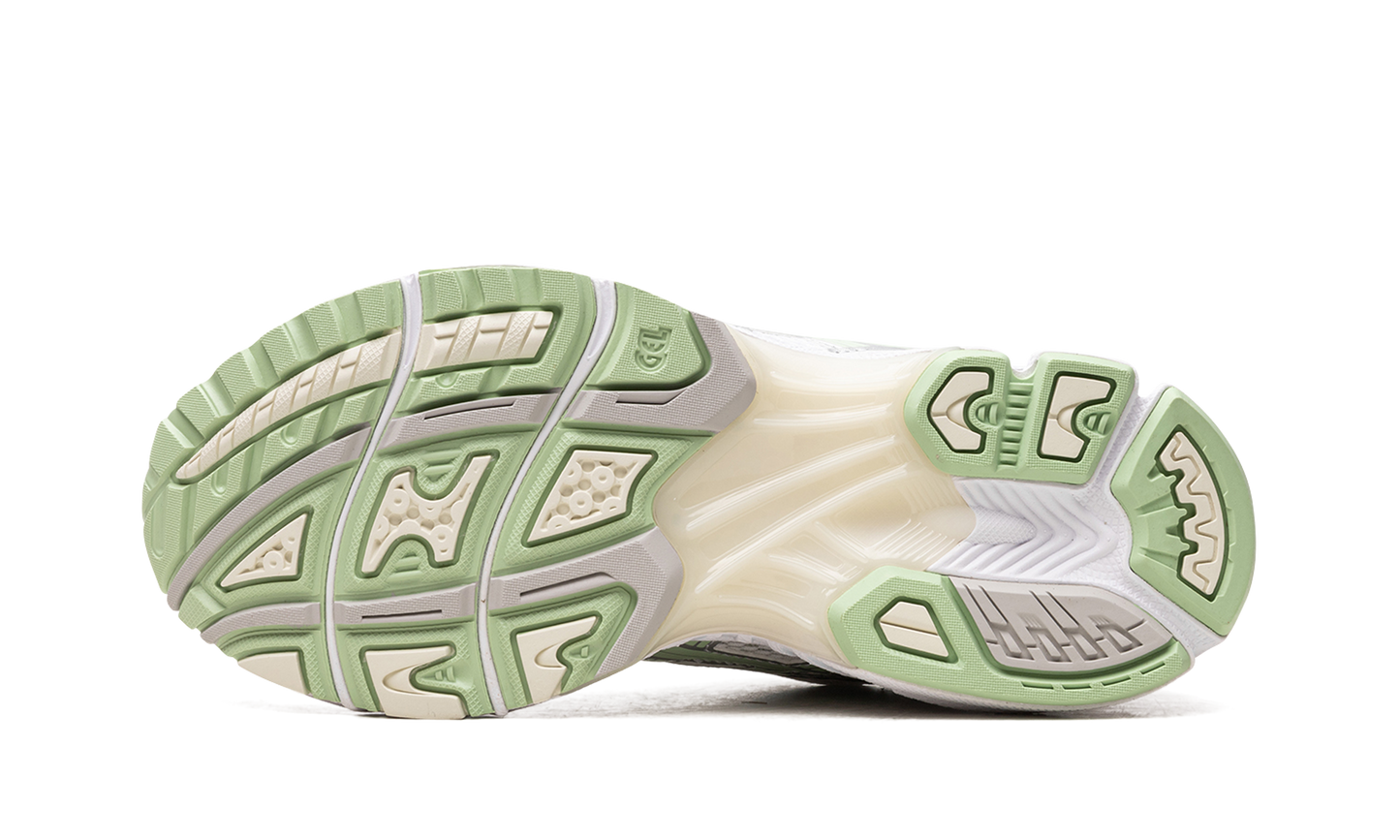 GEL KAYANO 14 WMNS "White Jade" 1202A056 105