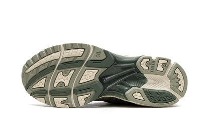 GEL KAYANO 14 "Olive Grey Pure Silver" 1201A161 301